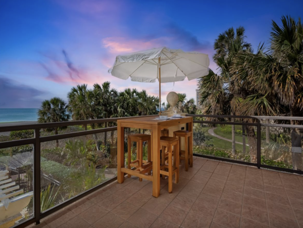 Ultra Posh South end Condo with Private Pool and Spa